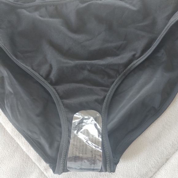 Fullfitall Swimsuits Black Bottom   sz 20 - Picture 6 of 6
